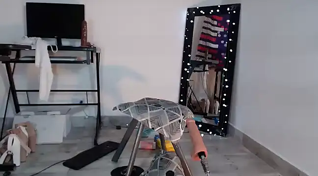 Snapshot of Amelie_hills02 chatting on 17, 2, 2025 Amelie hills02 online show from 17, 2, 2025