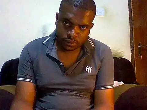 Snapshot of lui_cuuty chatting on 3, 10, 2025 lui cuuty online show from 3, 10, 2025