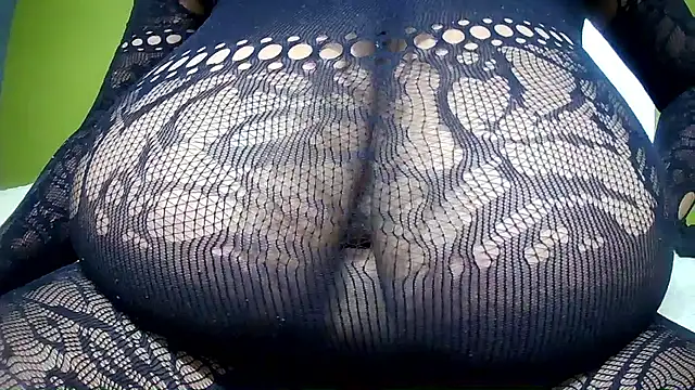 Queenboobs61 online show from 17, 4, 2026