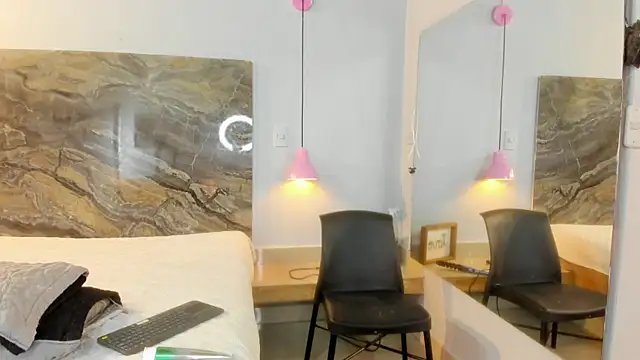 Alisson zambrano online show from 18, 12, 2025