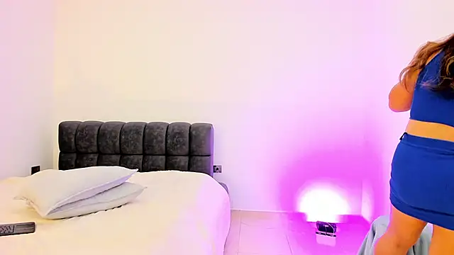 Alisson zambrano online show from 17, 4, 2026