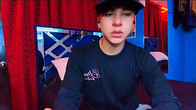 Snapshot of Luke_Howland chatting on 28, 4, 2026 Luke Howland online show from 28, 4, 2026