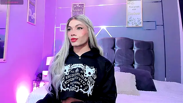 Megan Do Santos online show from 8, 11, 2025