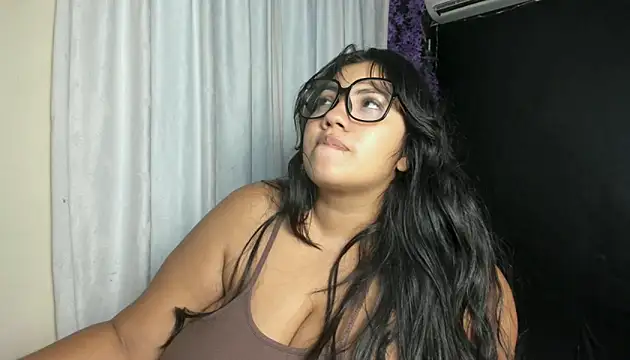 Snapshot of AvrilRizoX chatting on 3, 5, 2026 AvrilRizoX online show from 3, 5, 2026
