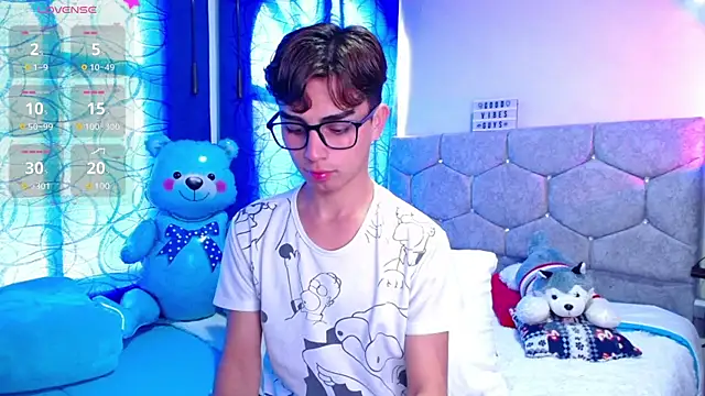 Snapshot of OwenBluee chatting on 11, 12, 2024 OwenBluee online show from 11, 12, 2024
