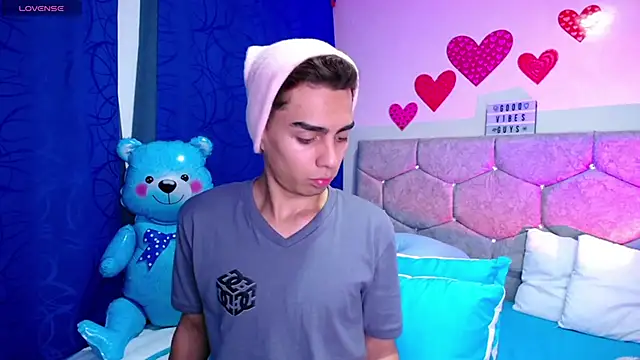 Snapshot of OwenBluee chatting on 18, 2, 2025 OwenBluee online show from 18, 2, 2025
