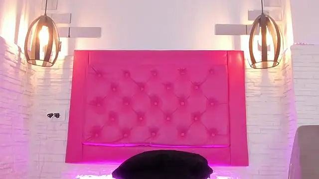 mia six66 online show from 6, 3, 2025