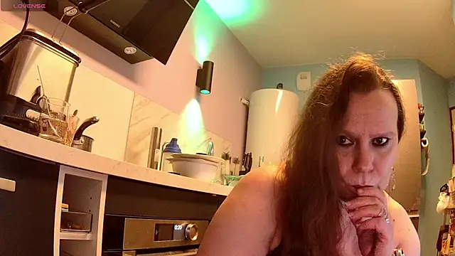 Snapshot of Endrocleia chatting on 16, 11, 2025 Endrocleia online show from 16, 11, 2025