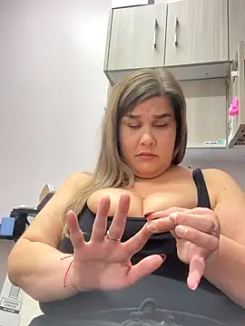 Snapshot of LolaBeretta chatting on 14, 10, 2025 LolaBeretta online show from 14, 10, 2025