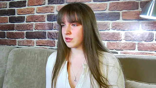 Snapshot of Sofia_Hugs chatting on 28, 10, 2025 Sofia Hugs online show from 28, 10, 2025