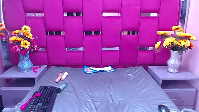 Snapshot of Lya_Anal chatting on 8, 1, 2025 Lya Anal online show from 8, 1, 2025