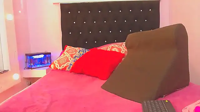 Snapshot of kittybonxx chatting on 13, 12, 2024 kittybonxx online show from 13, 12, 2024