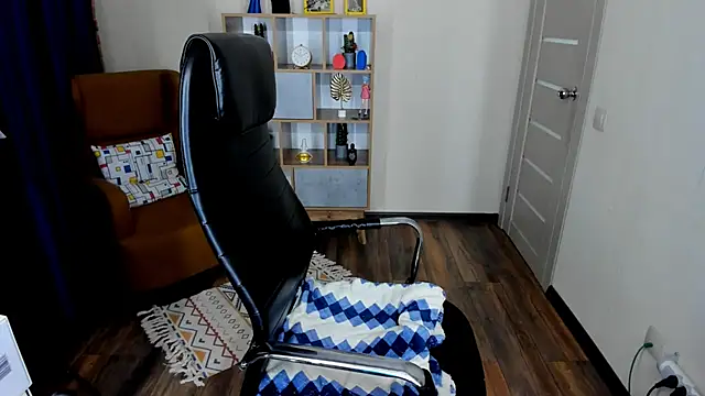 FrancescaCollins online show from 16, 10, 2025