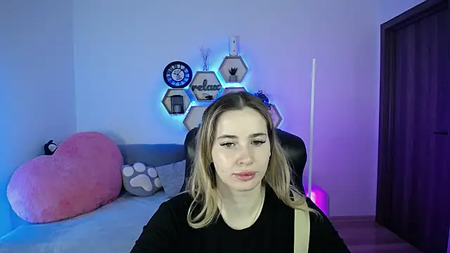 SabrinViolet online show from 15, 2, 2026