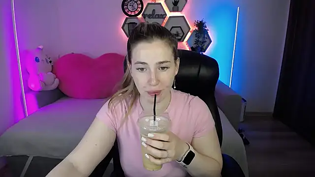 SabrinViolet online show from 24, 6, 2026