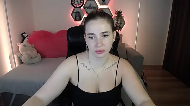 SabrinViolet online show from 13, 7, 2026