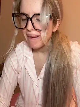 Holly-Glamour online show from 4, 2, 2026