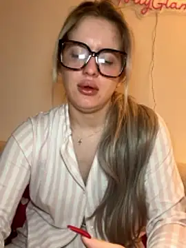 Holly-Glamour online show from 13, 2, 2026