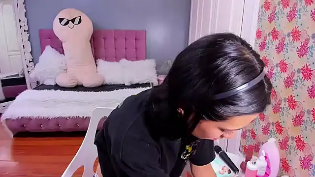 Iris Stone  online show from 6, 12, 2024