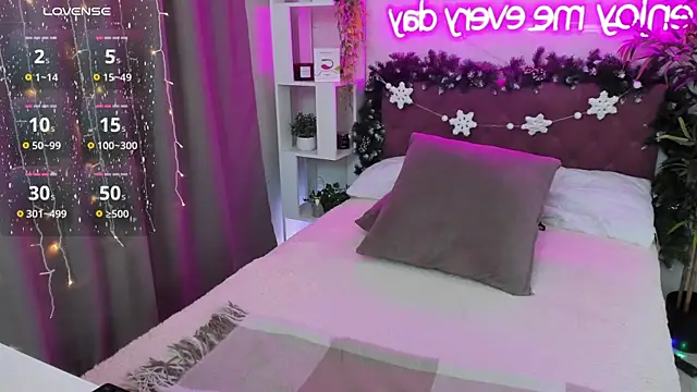 FeralPeach online show from 4, 1, 2025