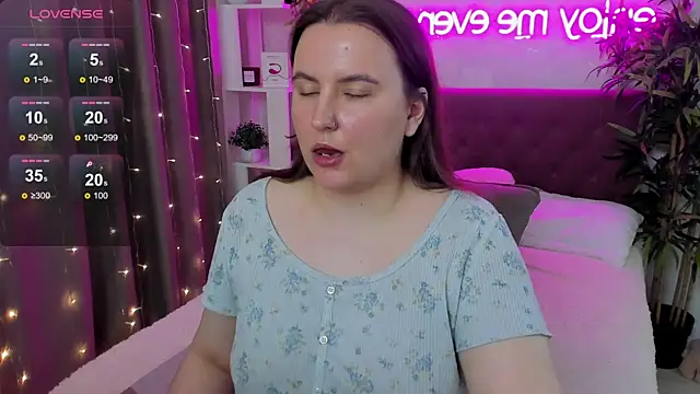 Snapshot of FeralPeach chatting on 20, 5, 2026 FeralPeach online show from 20, 5, 2026