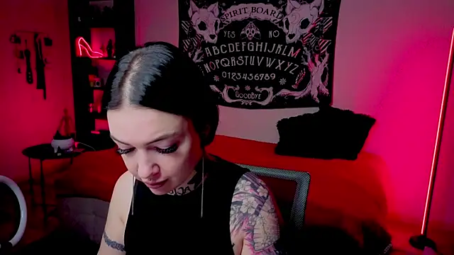 Snapshot of Magic_Allie chatting on 6, 5, 2026 Magic Allie online show from 6, 5, 2026