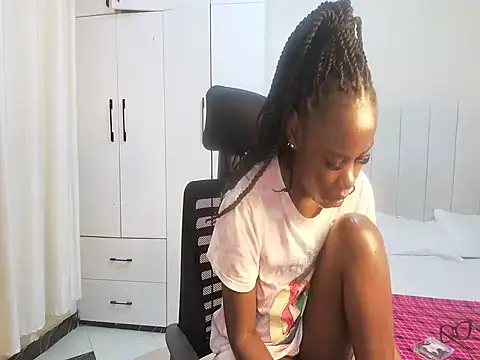 Snapshot of chloe_desire1 chatting on 19, 4, 2026 chloe desire1 online show from 19, 4, 2026