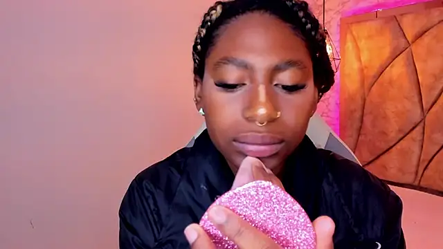 Queen perla  online show from 11, 1, 2025