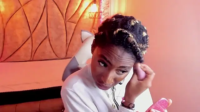 Queen perla  online show from 12, 1, 2025