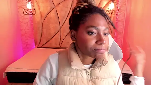 Queen perla  online show from 1, 2, 2025