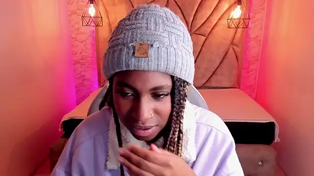 Queen perla  online show from 16, 2, 2025