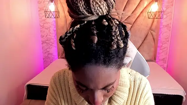 Queen perla  online show from 23, 2, 2025