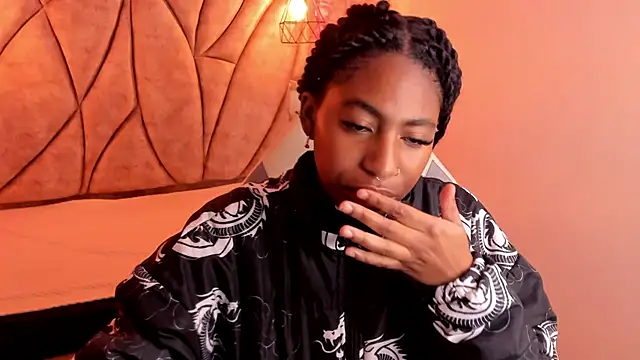 Queen perla  online show from 11, 3, 2025