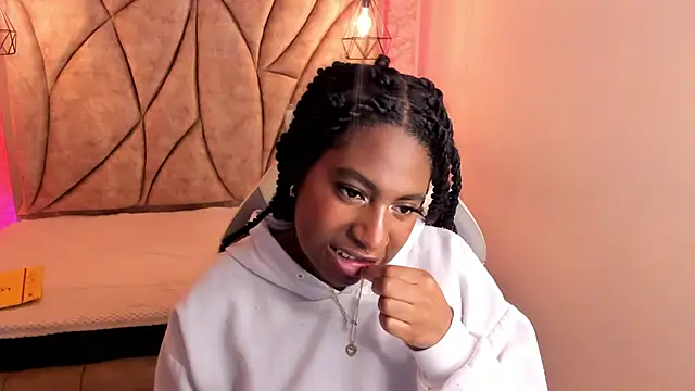 Queen perla  online show from 13, 3, 2025