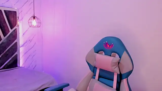 Queen perla  online show from 10, 9, 2025