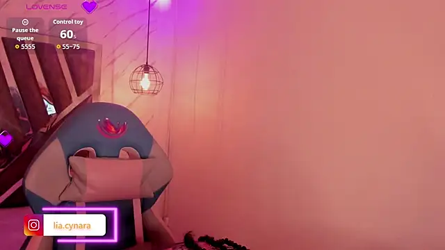 Queen perla  online show from 13, 10, 2025