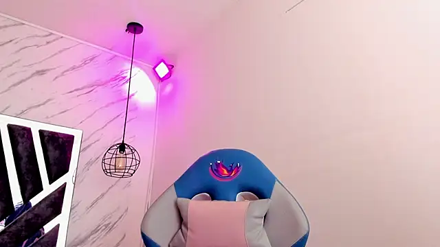 Queen perla  online show from 5, 11, 2025