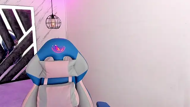 Queen perla  online show from 13, 11, 2025