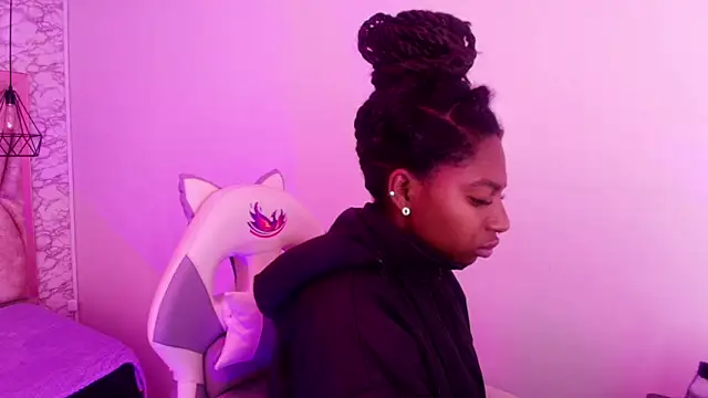 Queen perla  online show from 20, 11, 2025