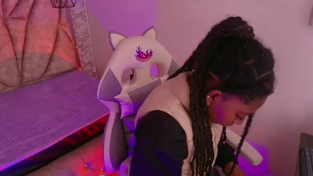 Queen perla  online show from 22, 11, 2025