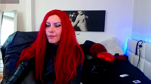 EvelynQueenn online show from 3, 3, 2025