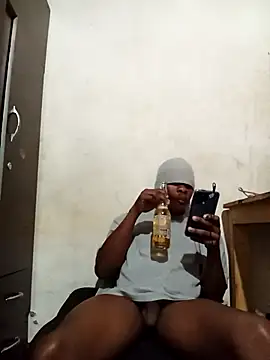 Uncletee112 online show from 4, 10, 2025