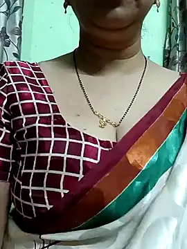 Snapshot of Rosy-B chatting on 11, 12, 2024 Rosy-B online show from 11, 12, 2024