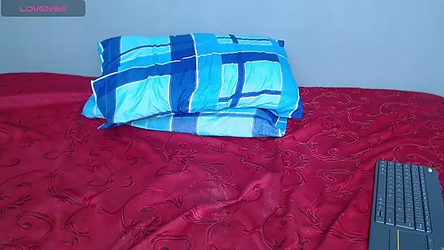 Snapshot of blue_violette_ chatting on 29, 12, 2024 blue violette online show from 29, 12, 2024