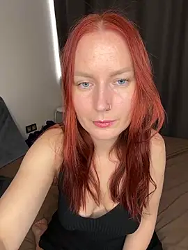 Snapshot of EmmaWarren chatting on 7, 2, 2026 EmmaWarren online show from 7, 2, 2026