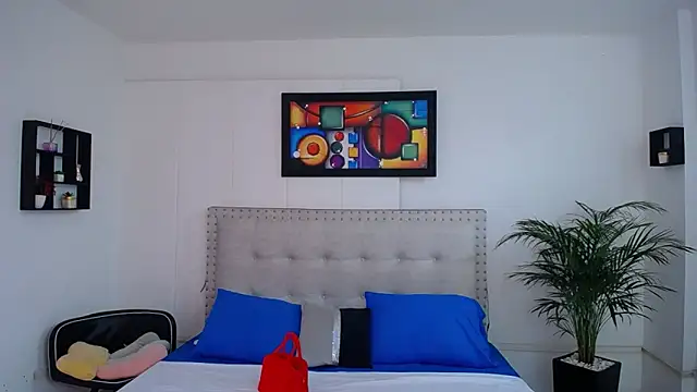 Chiqui milk  online show from 6, 3, 2025