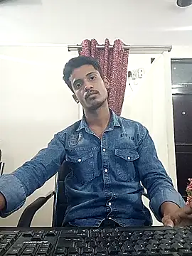 Snapshot of curlyhairboy_ chatting on 12, 9, 2025 curlyhairboy online show from 12, 9, 2025