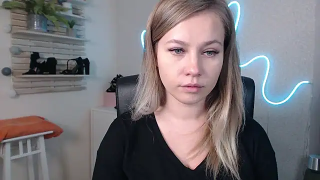 Snapshot of holly_xglam chatting on 6, 12, 2024 holly xglam online show from 6, 12, 2024