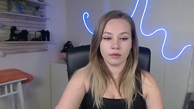 Snapshot of holly_xglam chatting on 11, 12, 2024 holly xglam online show from 11, 12, 2024