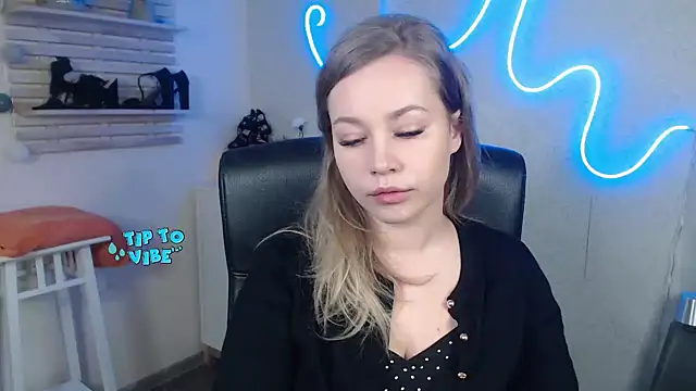 Snapshot of holly_xglam chatting on 30, 12, 2024 holly xglam online show from 30, 12, 2024